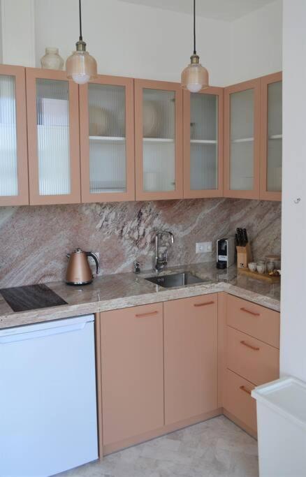 Luxury Apartment With A Balcony And View In Riga Old Town Kültér fotó