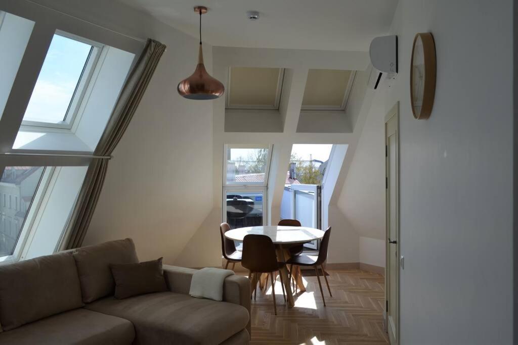 Luxury Apartment With A Balcony And View In Riga Old Town Kültér fotó