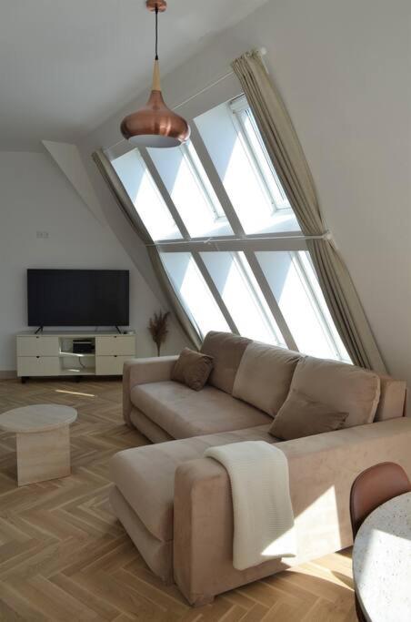 Luxury Apartment With A Balcony And View In Riga Old Town Kültér fotó