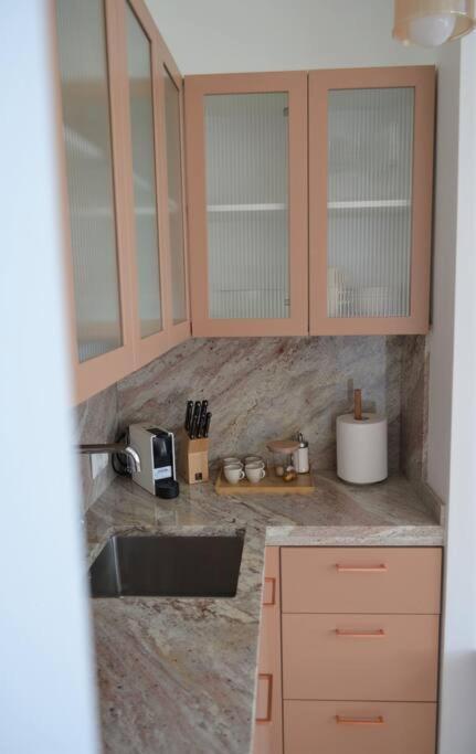 Luxury Apartment With A Balcony And View In Riga Old Town Kültér fotó