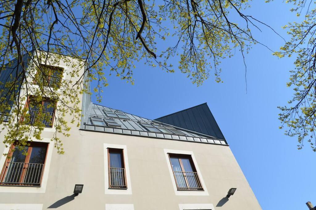 Luxury Apartment With A Balcony And View In Riga Old Town Kültér fotó