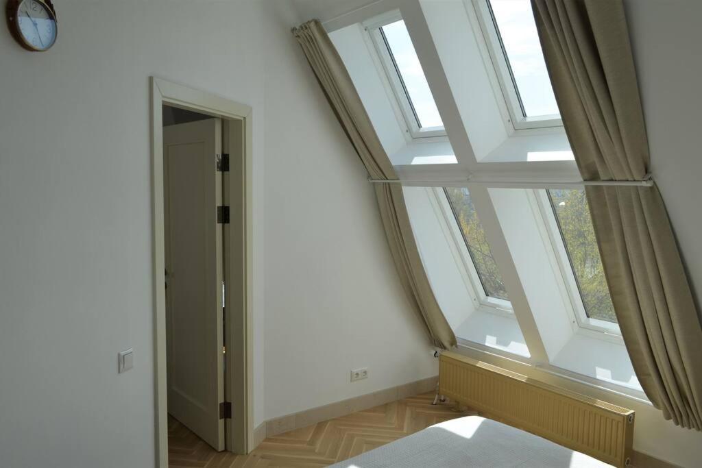 Luxury Apartment With A Balcony And View In Riga Old Town Kültér fotó