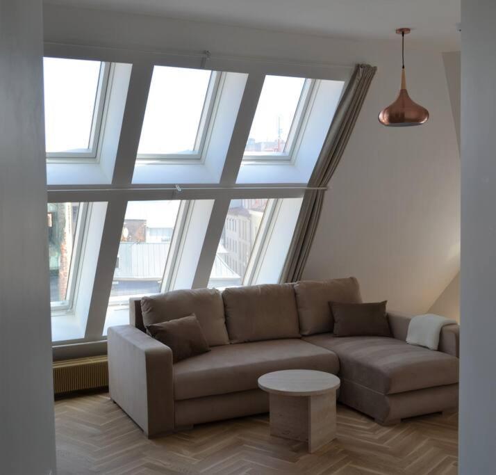 Luxury Apartment With A Balcony And View In Riga Old Town Kültér fotó