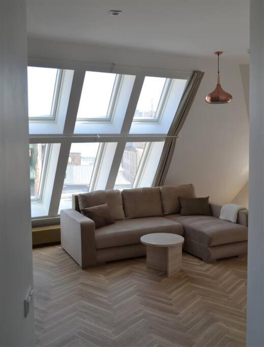 Luxury Apartment With A Balcony And View In Riga Old Town Kültér fotó