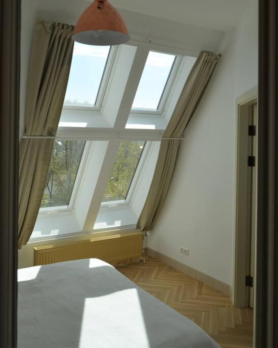 Luxury Apartment With A Balcony And View In Riga Old Town Kültér fotó