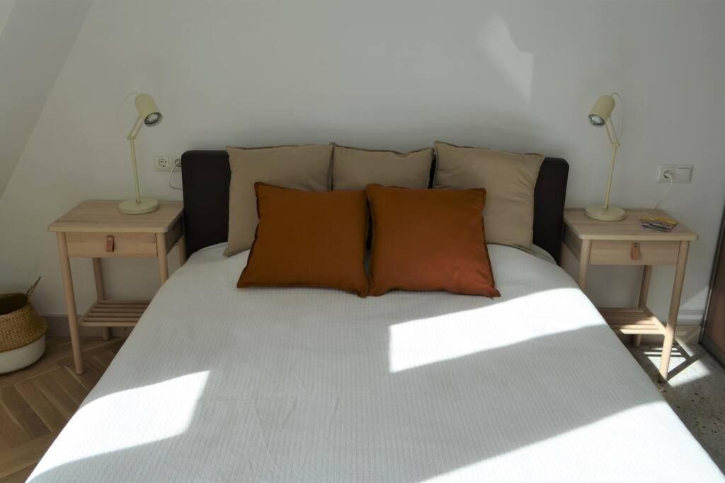 Luxury Apartment With A Balcony And View In Riga Old Town Kültér fotó